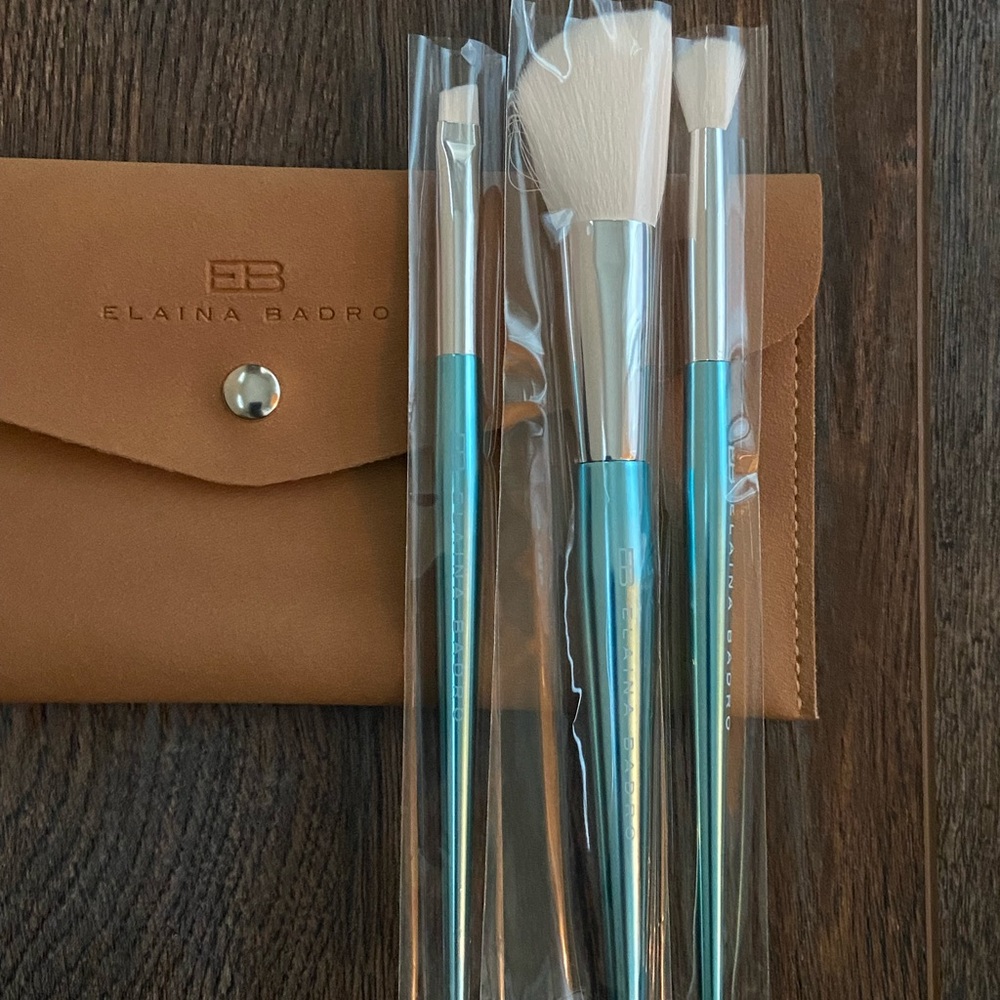 Elaina Badro baby blues makeup brush set